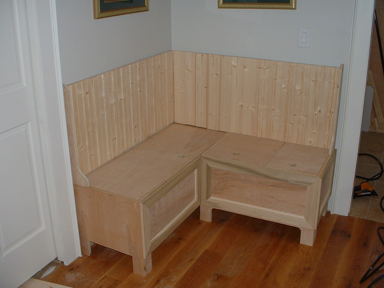 Vkitchen table and chairs